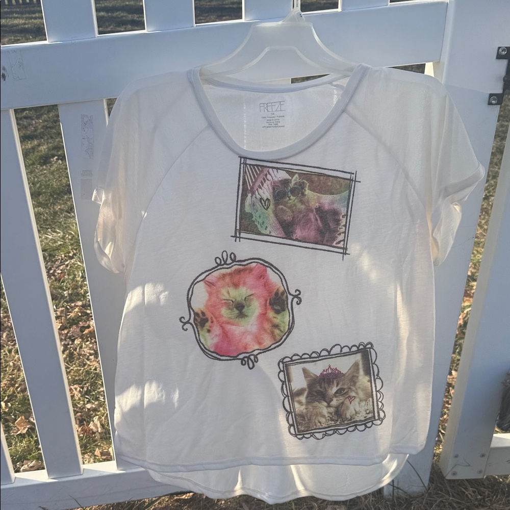 Freeze White Cat Graphic Tee